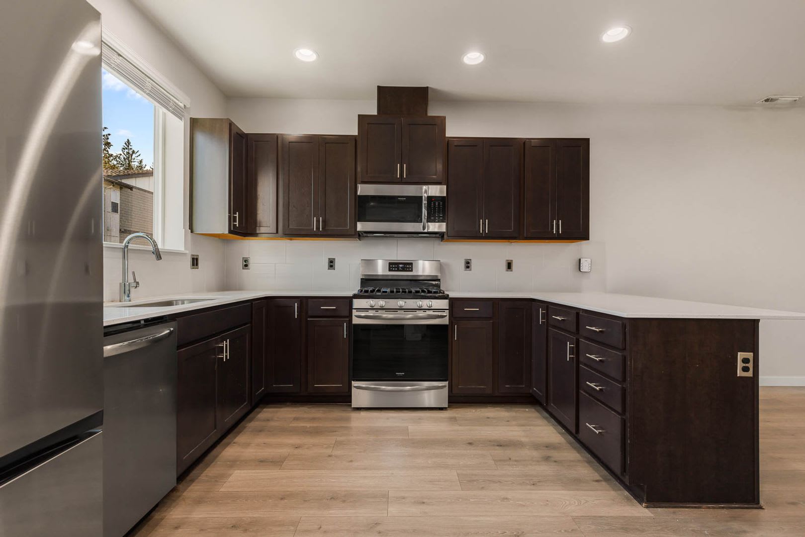 Modern Northshore Townhome with Designer Finishes & 2-Car Garage – photo 5