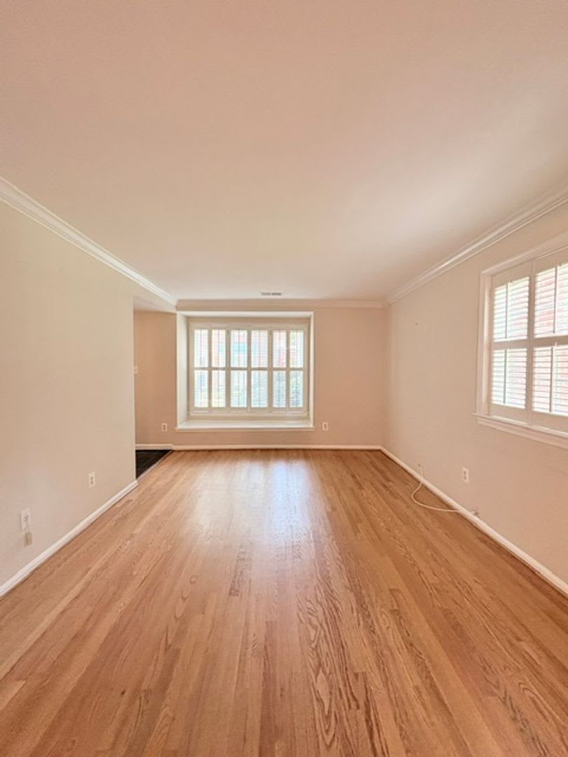 Fabulous Sun Splashed 3 BR, 2.5 BA Townhome in Kenwood Forest! – photo 5
