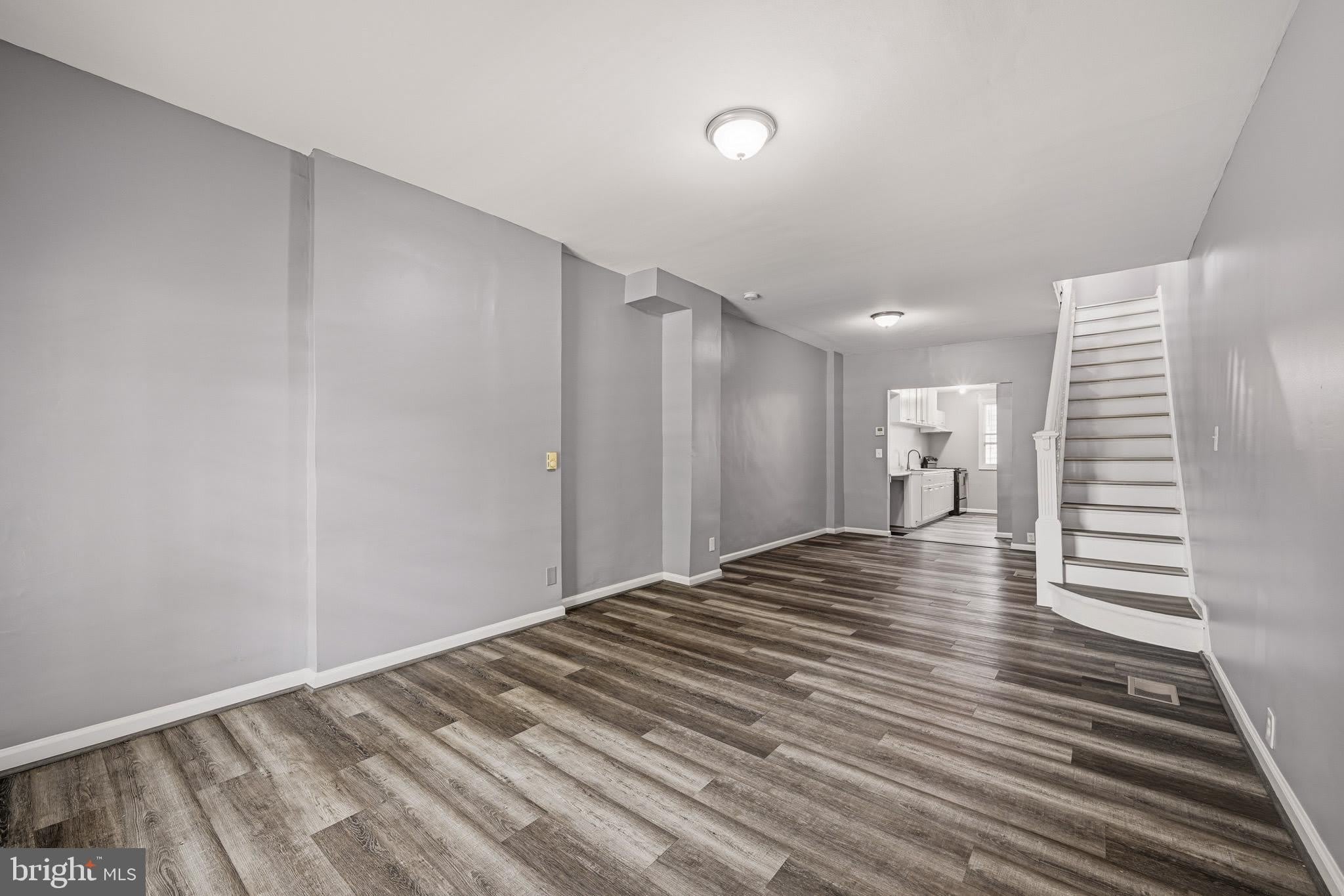 2914 E MADISON Street – photo 3