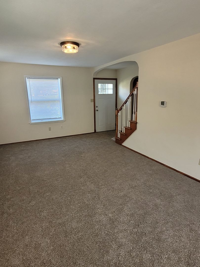 3 Bd 2 Ba House In East Campus Across From Boone Hospital Walk To Campus And Downtown Great Shape W D And Lawncare Included – photo 5