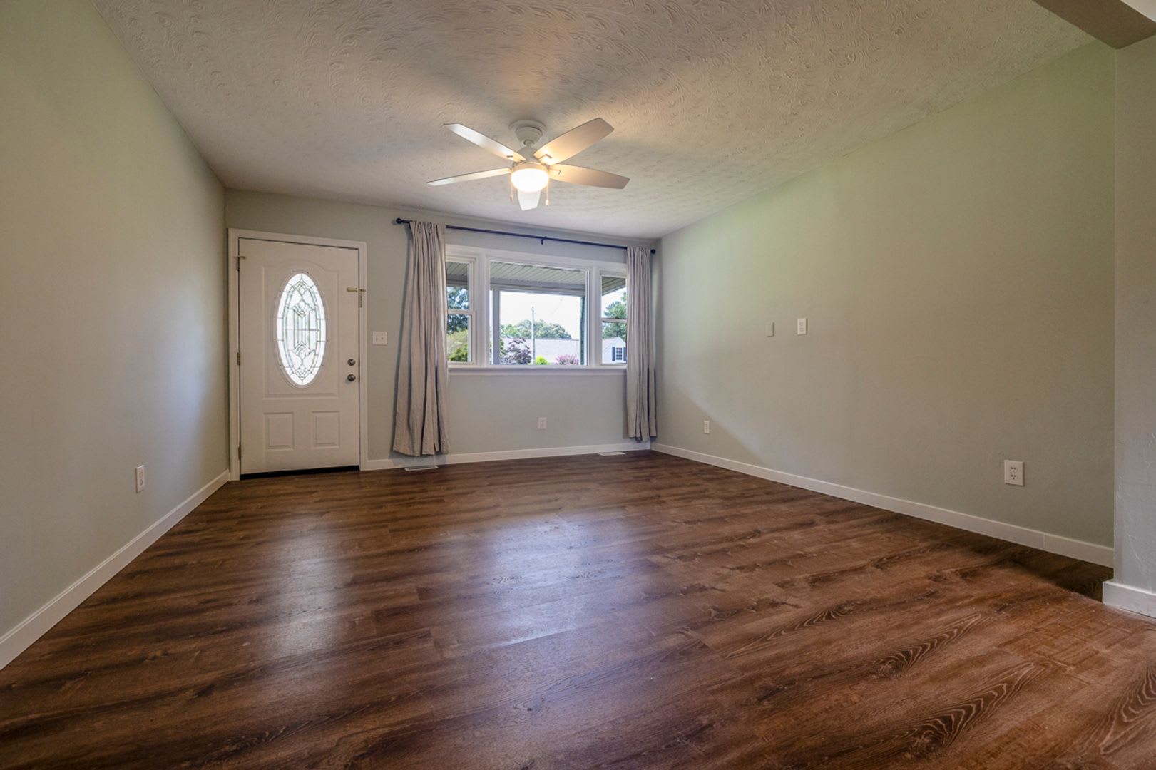 Beautifully maintained 4 bedroom, 2 bath ranch style home in Great Bridge, Chesapeake! – photo 5