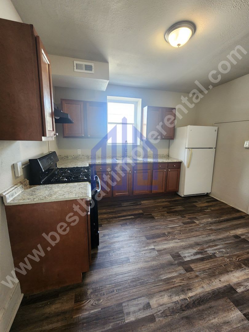 Cozy 3 Bedroom Rental With In Unit Washer Dryer 1 400 Month – photo 2
