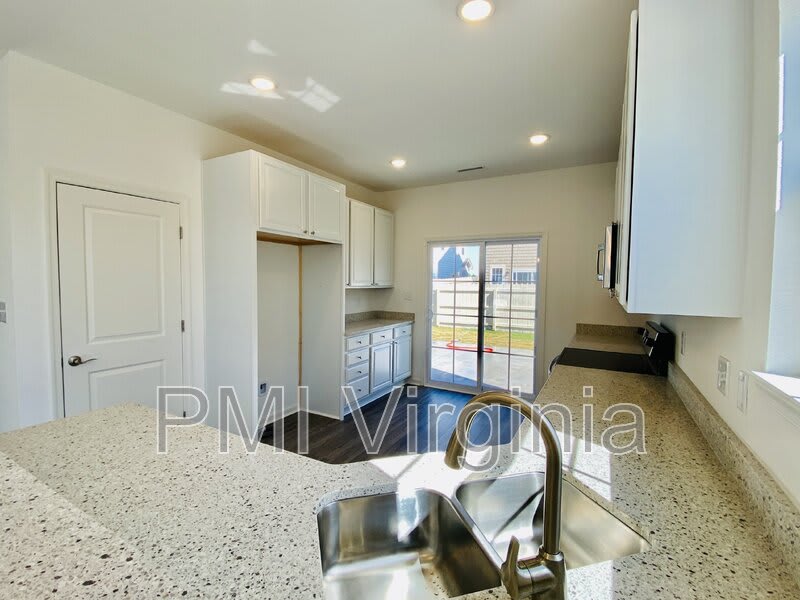 1909 Brentford Ln – photo 5