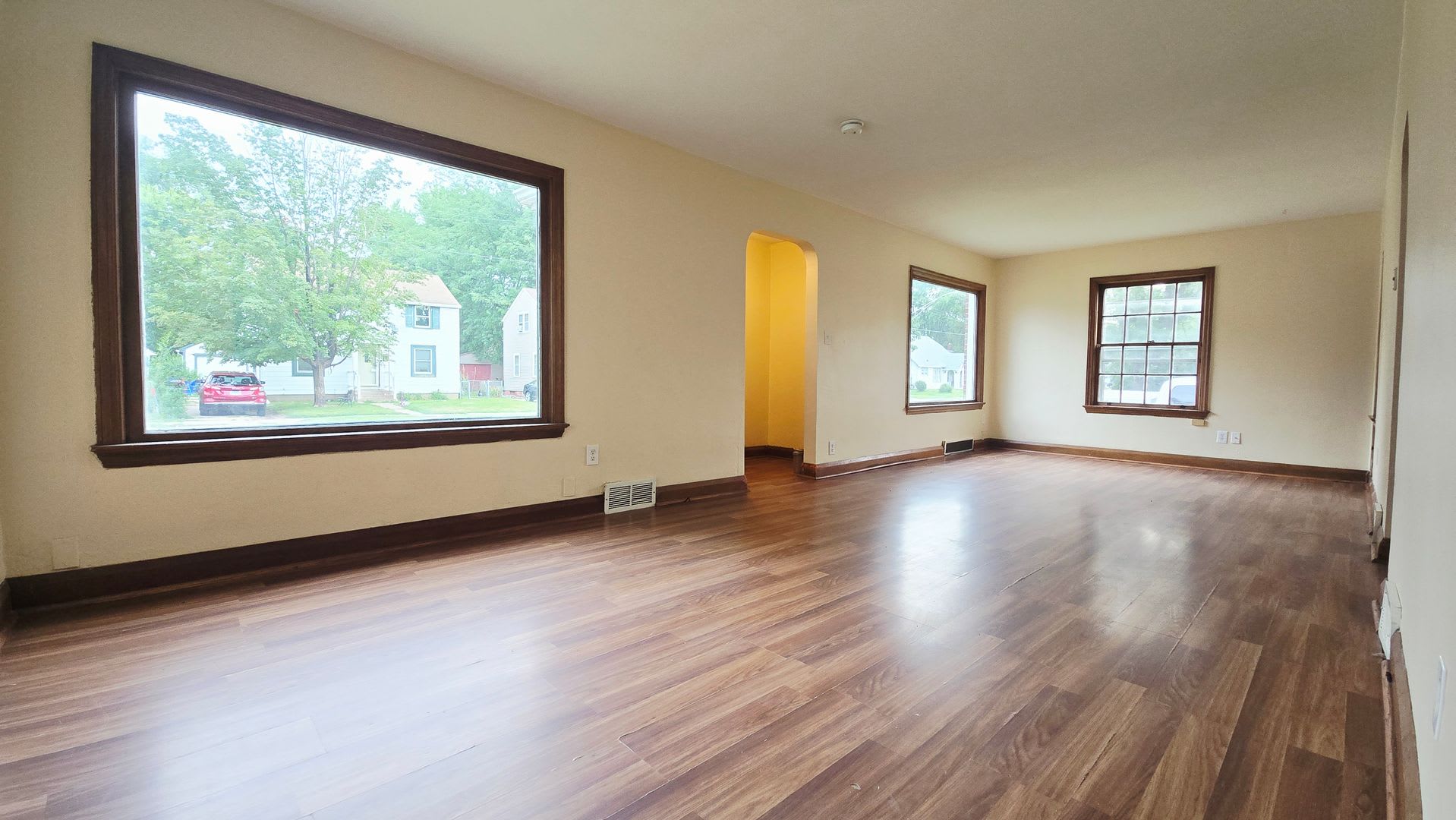3 Bedroom 1 Bath House with Detached Garage – photo 2