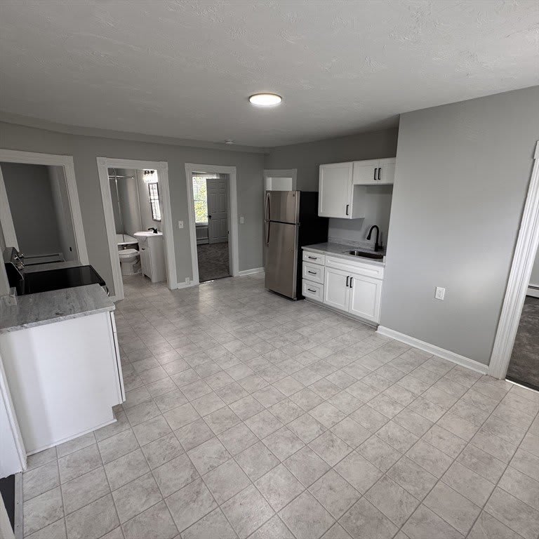 77 Oak St – photo 3