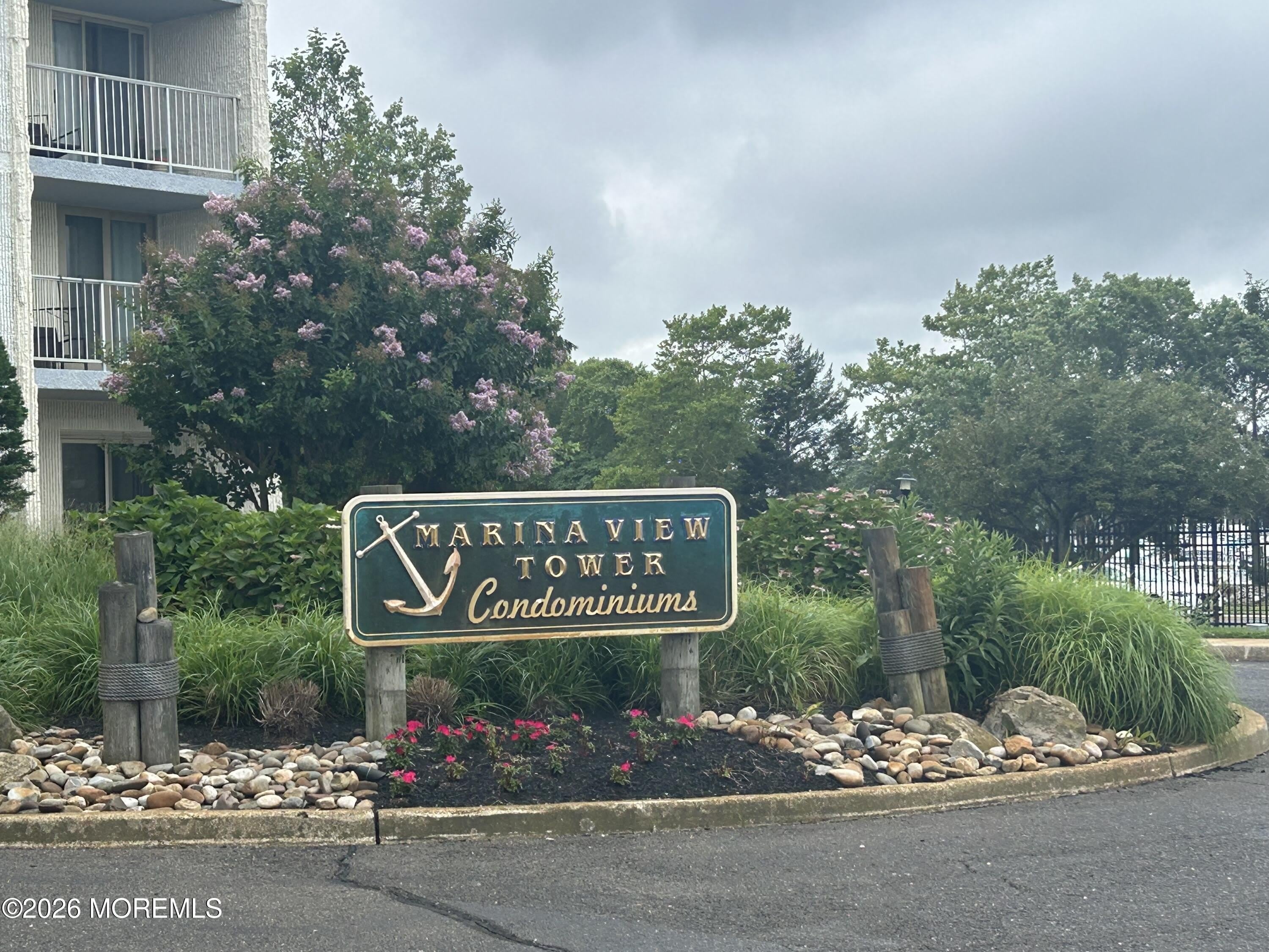 1000 River Road – photo 2