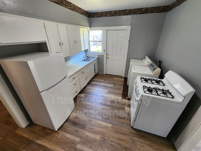 227 North Hope Avenue – photo 3