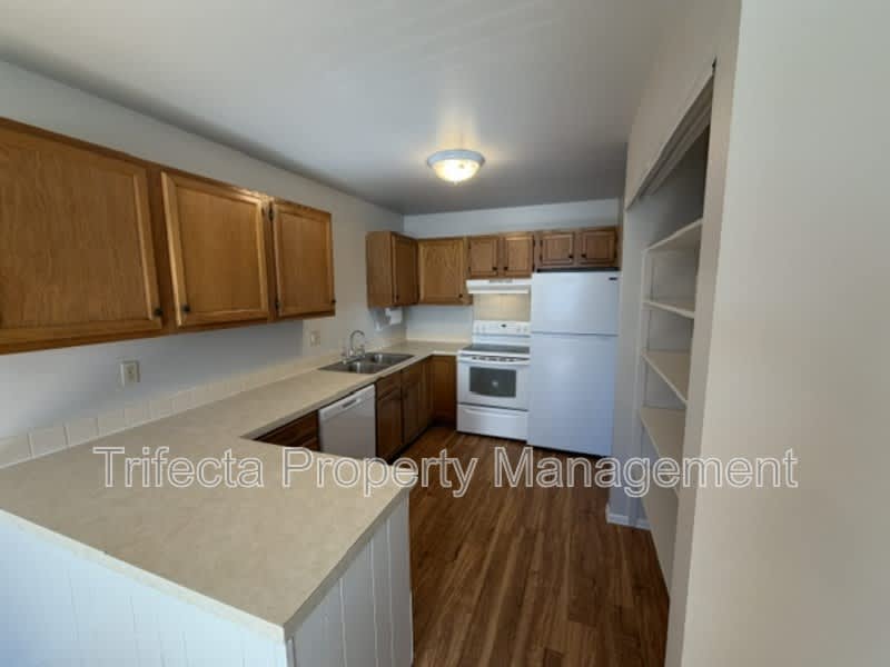 1644 East Pitkin Street, Unit D – photo 5