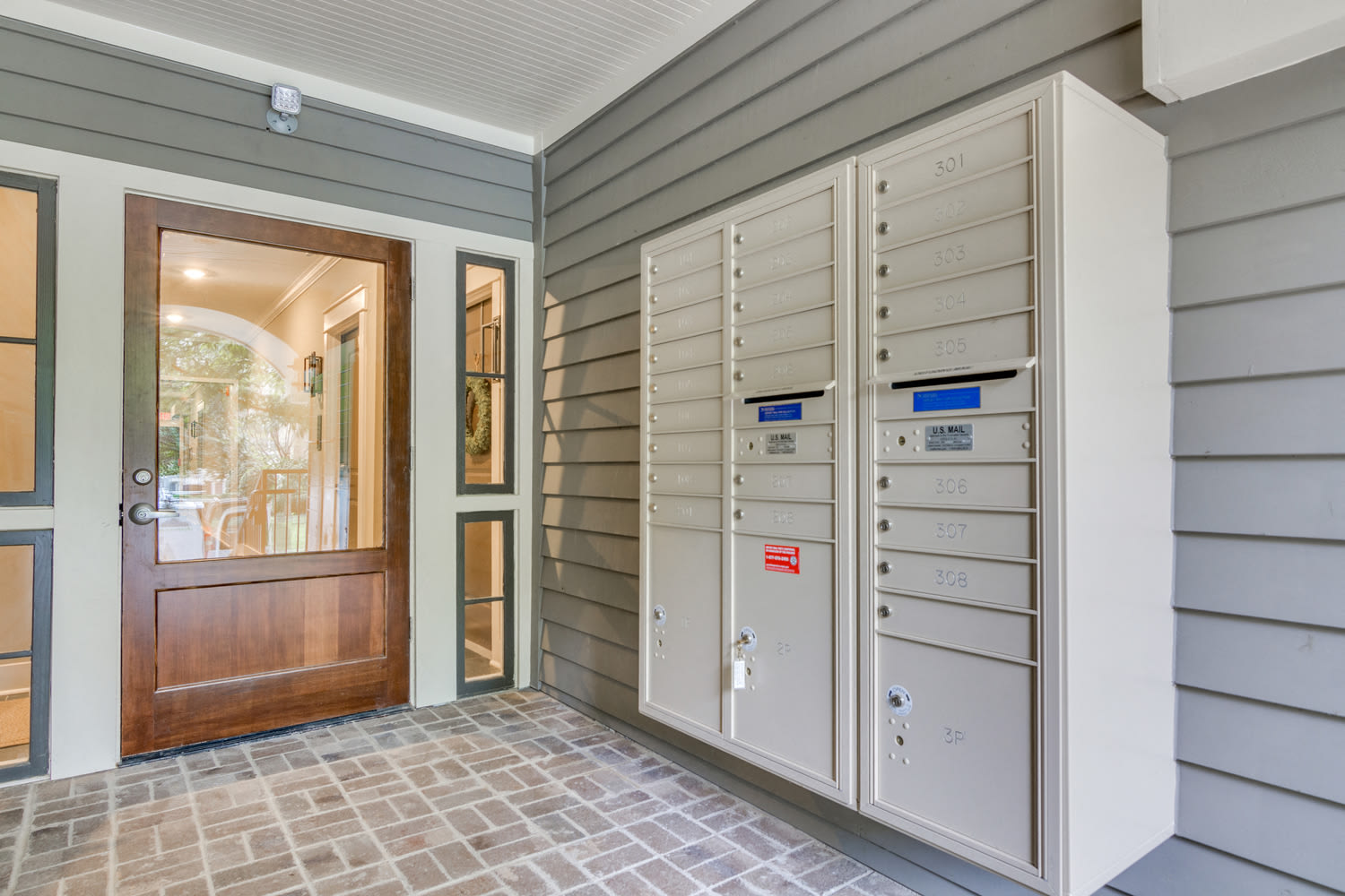 525 East Apartments – photo 5