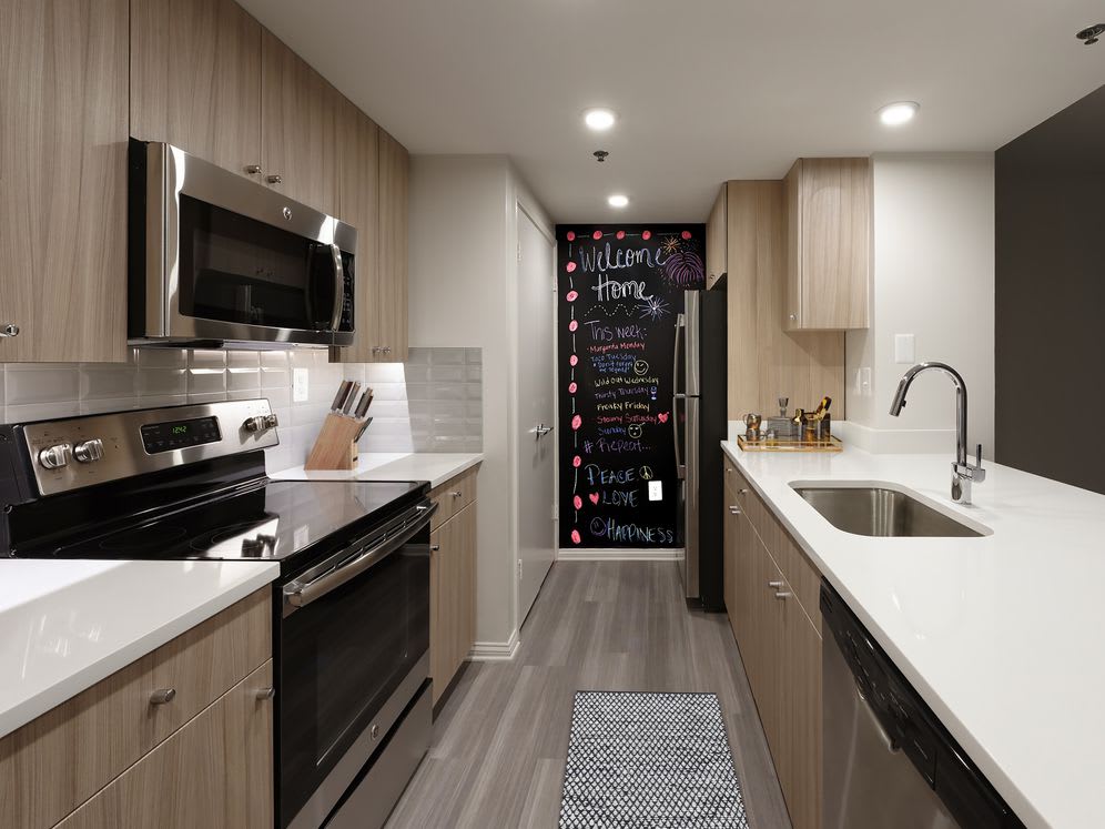 Lyon Place At Clarendon Center – photo 4
