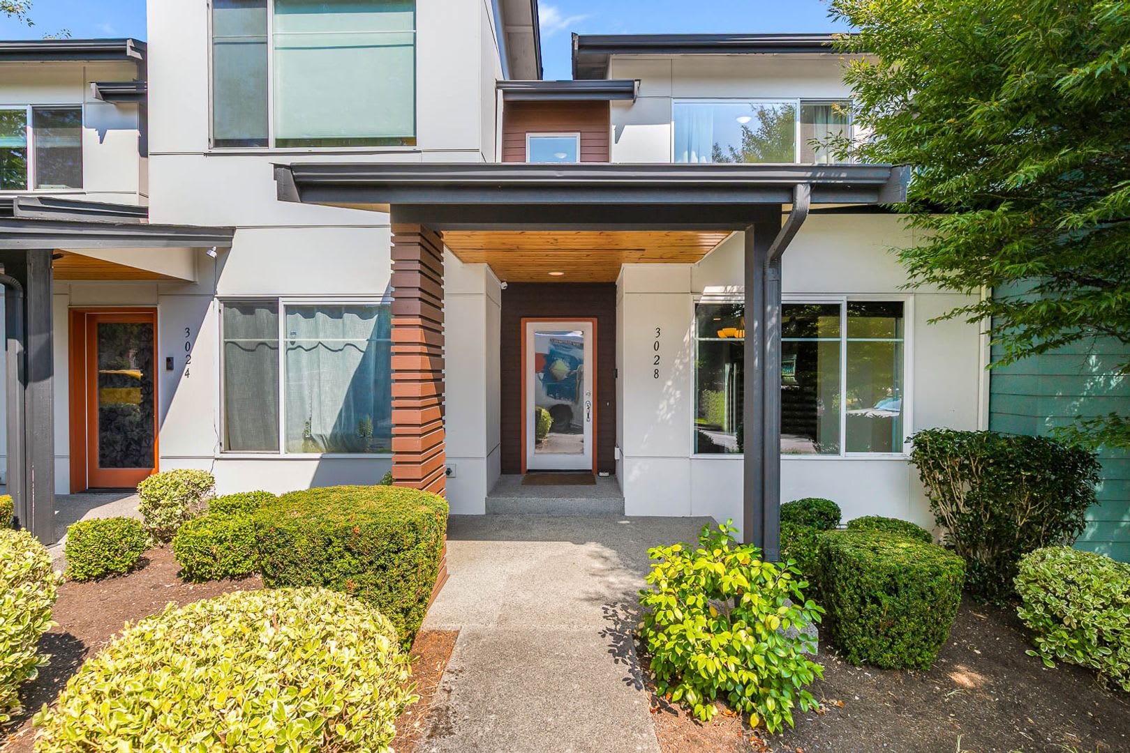 Stylish 2 Bedroom Columbia City Home with Designer Finishes & Private Yard – photo 1