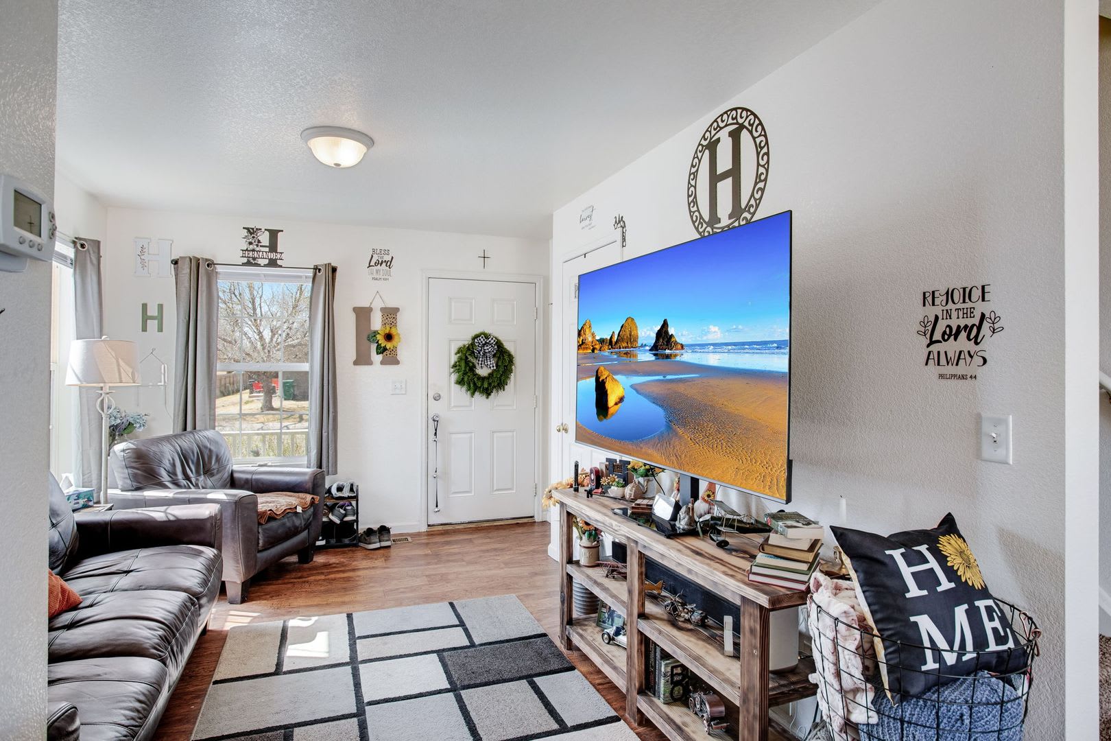 Look and Lease Special $200 off your first month’s rent! Adorable 2 bedroom townhome with garage! – photo 4