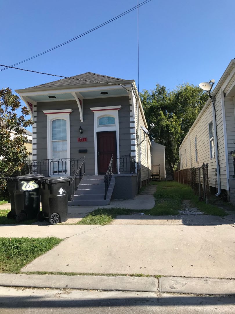 SPACIOUS 3 BR/2 BA Rental in Mid-City with BACKYARD and DRIVEWAY (Section 8 not accepted) – photo 1