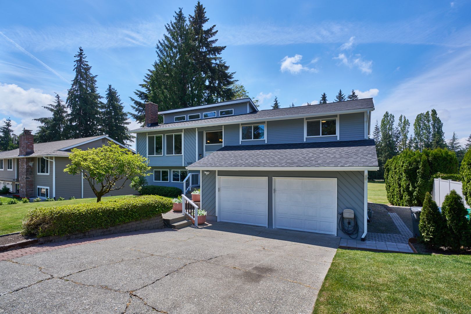 Recently Renovated 4BR/3BA Home Backing the Golf Course – Federal Way – photo 1