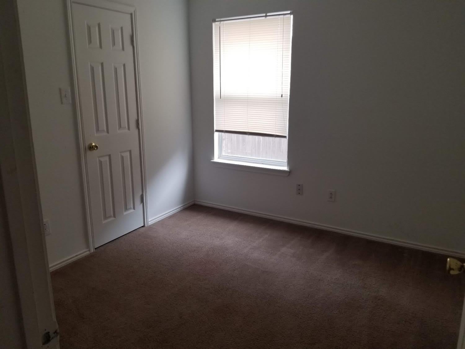 1913 S Loop 289 – photo 5