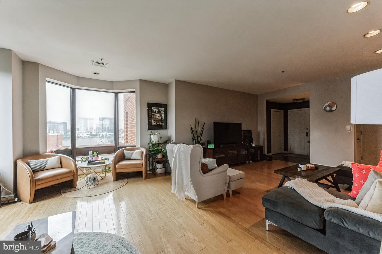 10 East Lee Street – photo 3