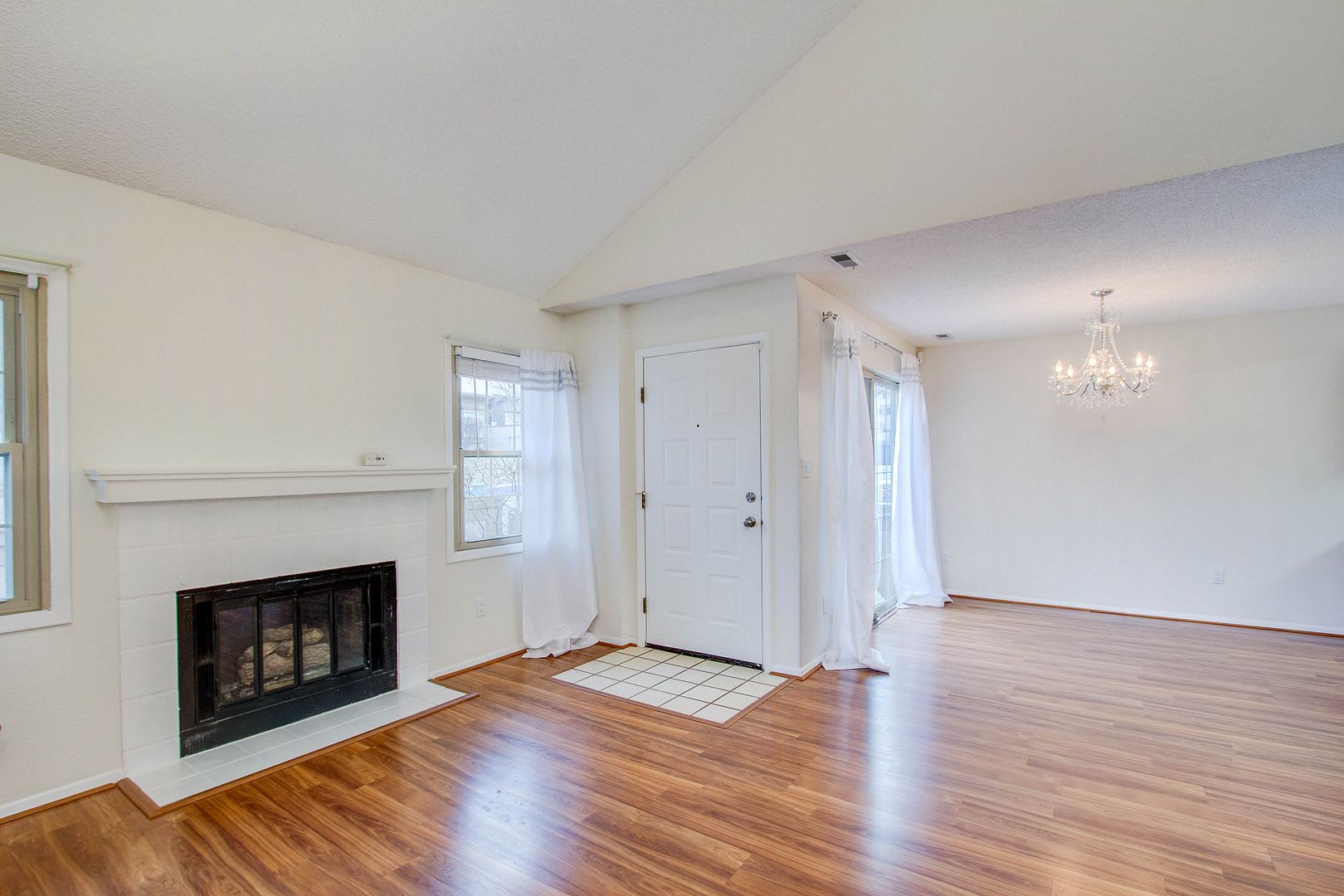 Impeccably Maintained End Unit Townhome With 2 Car Garage Effortless Comfort Convenience Await – photo 4