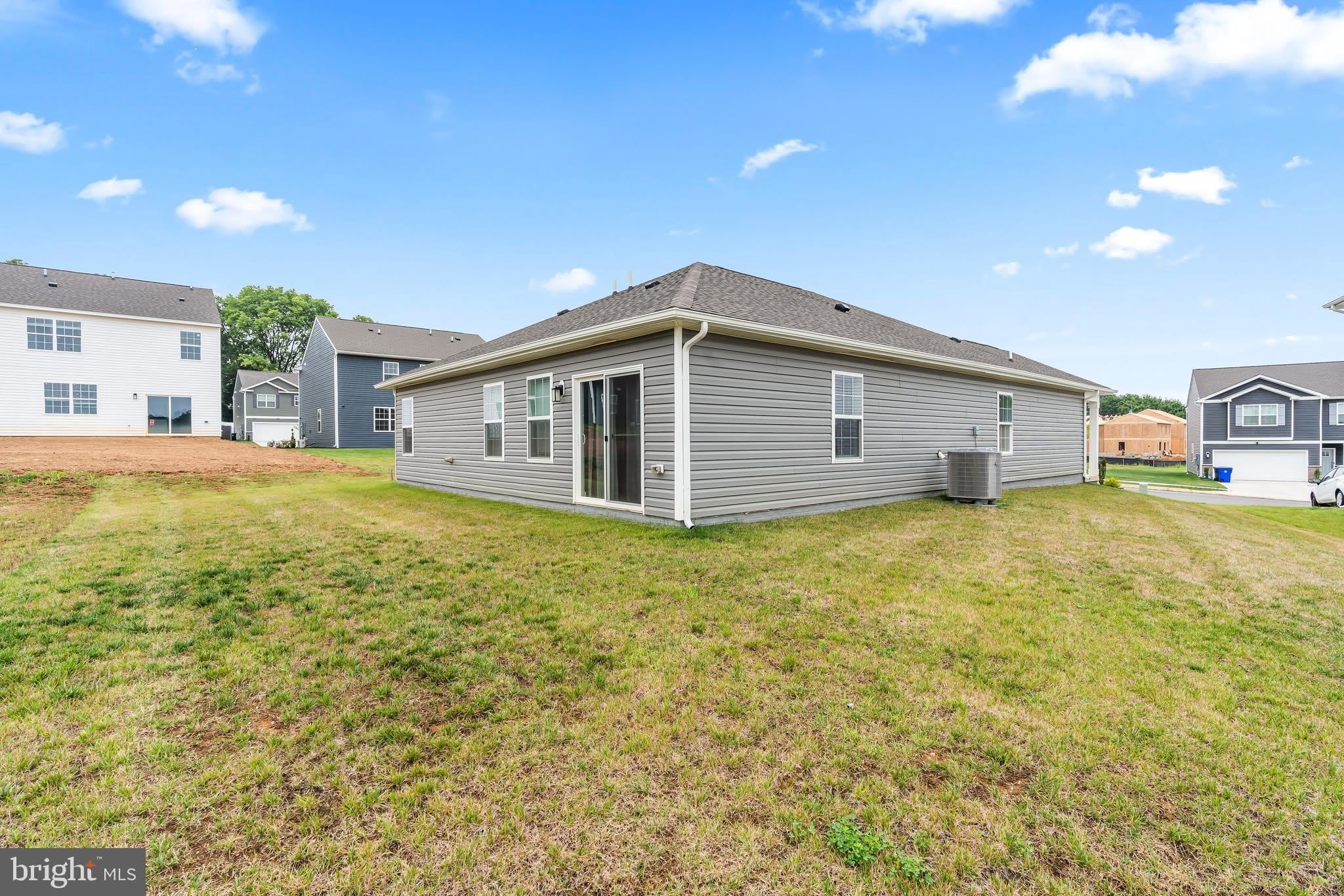 672 ARMSTRONG Avenue – photo 5