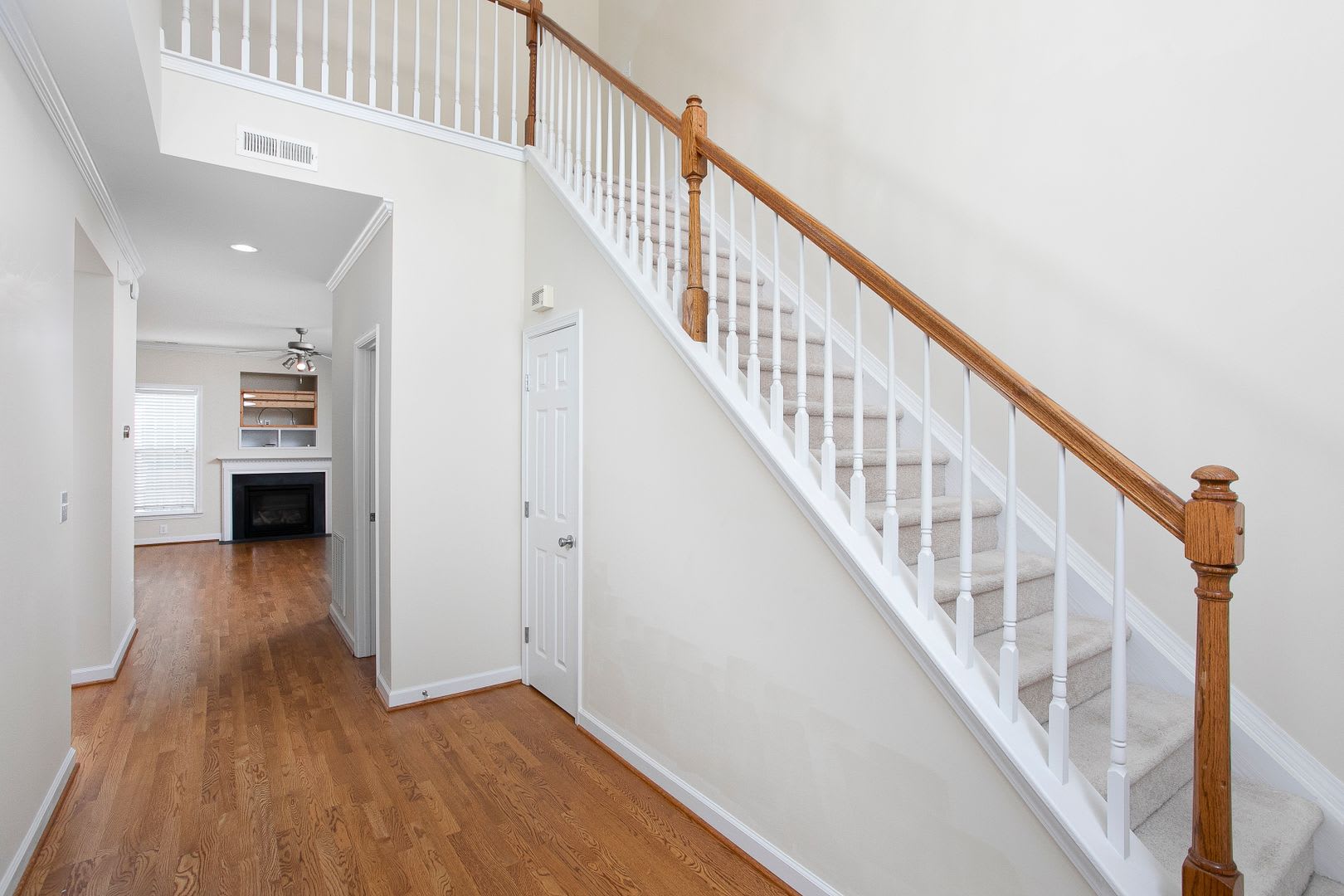Beautiful 3 Bedroom/ 2.5 Bath Townhome in Northern Durham! Available Now! – photo 3