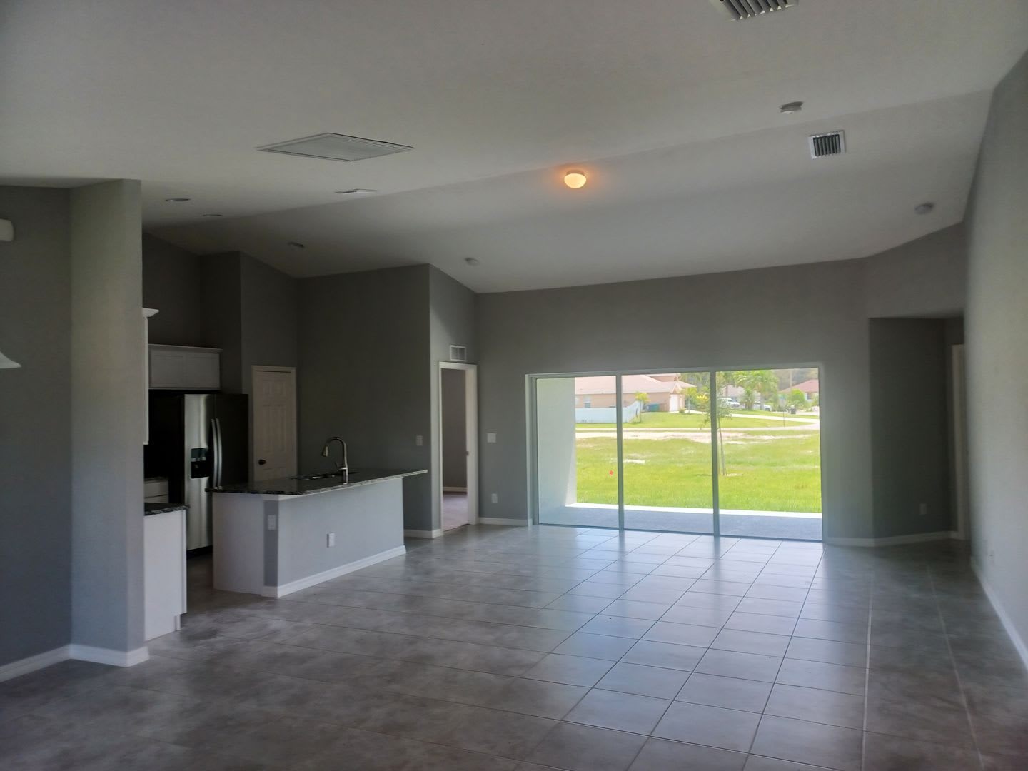 4/2 Newer construction home. – photo 5