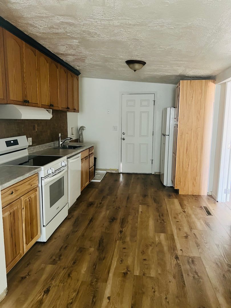 Newly Remodeled Home New Flooring And Paint Throughout – photo 1