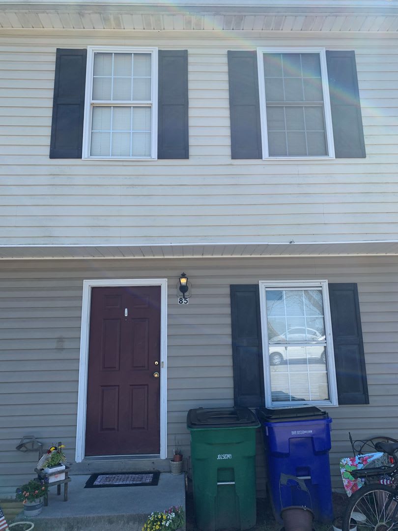 3 Bedroom 2 5 Bath Townhouse – photo 1