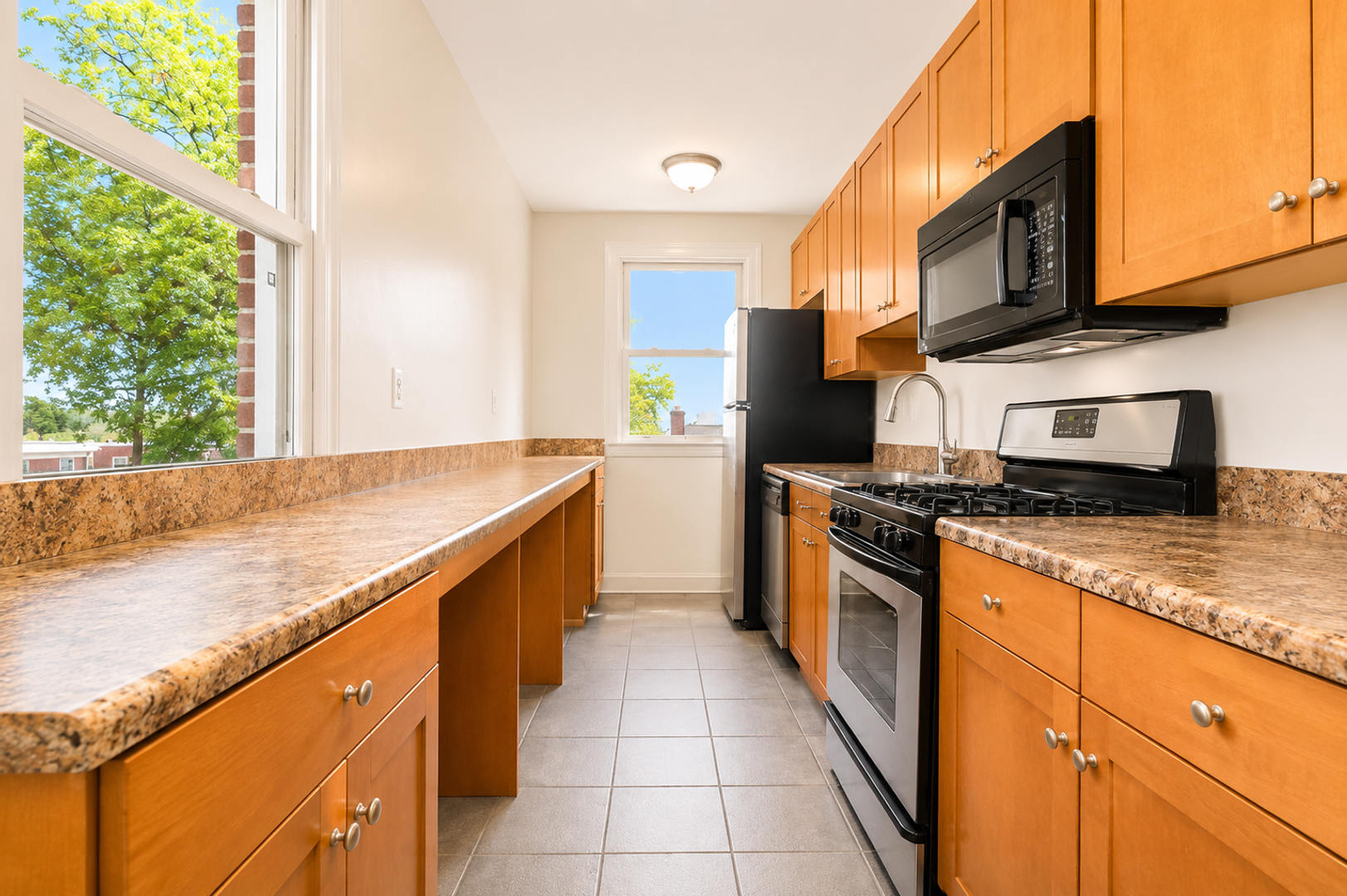2026 Move In Special 500 Lease Signing Bonus Charming 2 Bedroom Condo In Fort Dupont Park Move In Ready – photo 2