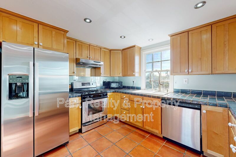 1301 W Dakota Ave – photo 2