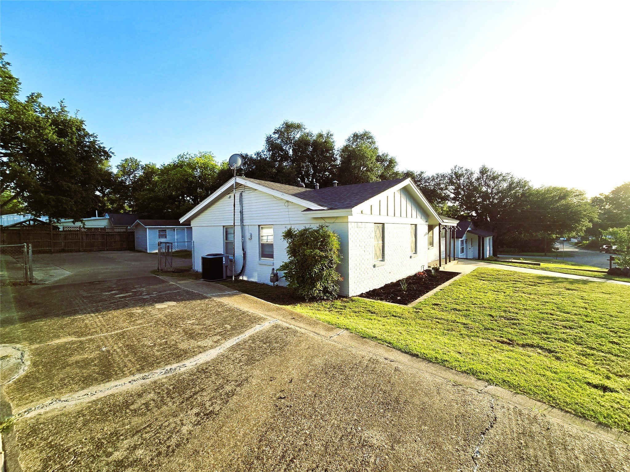 604 E 4th Street – photo 3