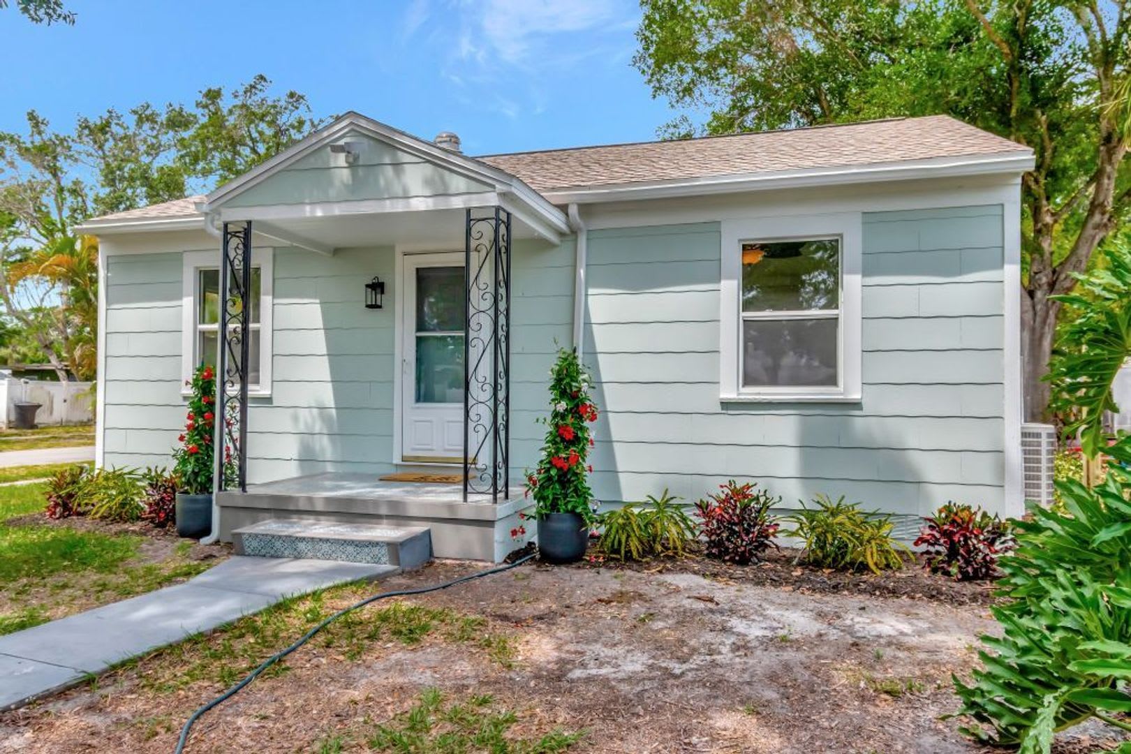 4 2 Home Charming Gulfport Home Featuring Nice Upgrades – photo 4