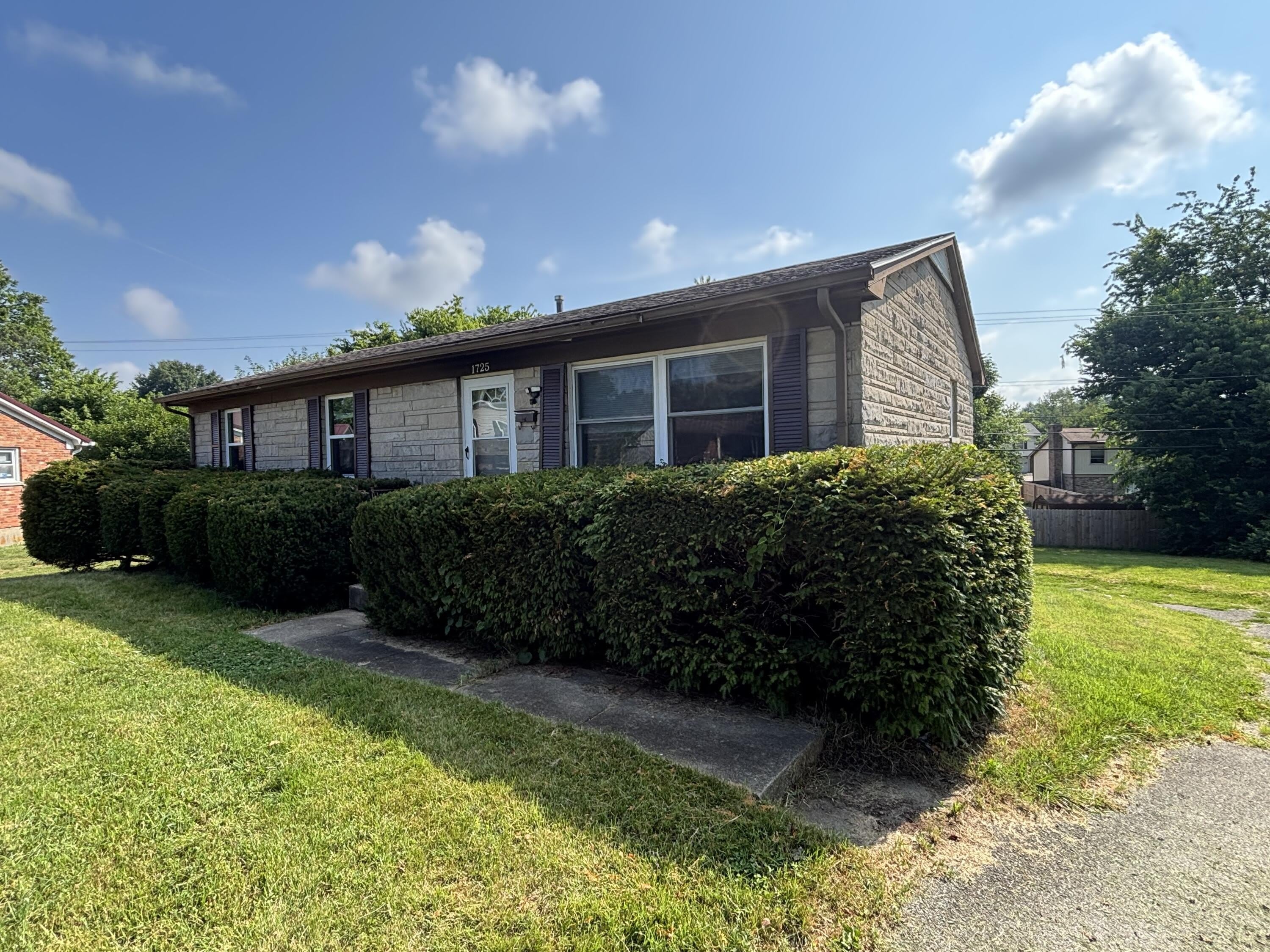 1725 Scarbrough Court – photo 2