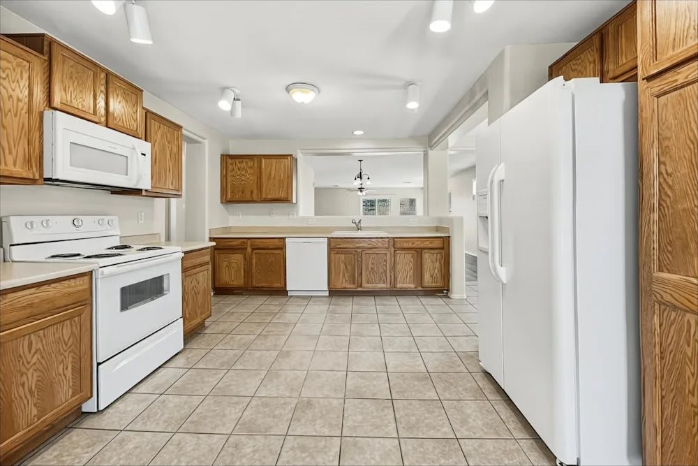 43892 W Cowpath Rd – photo 2