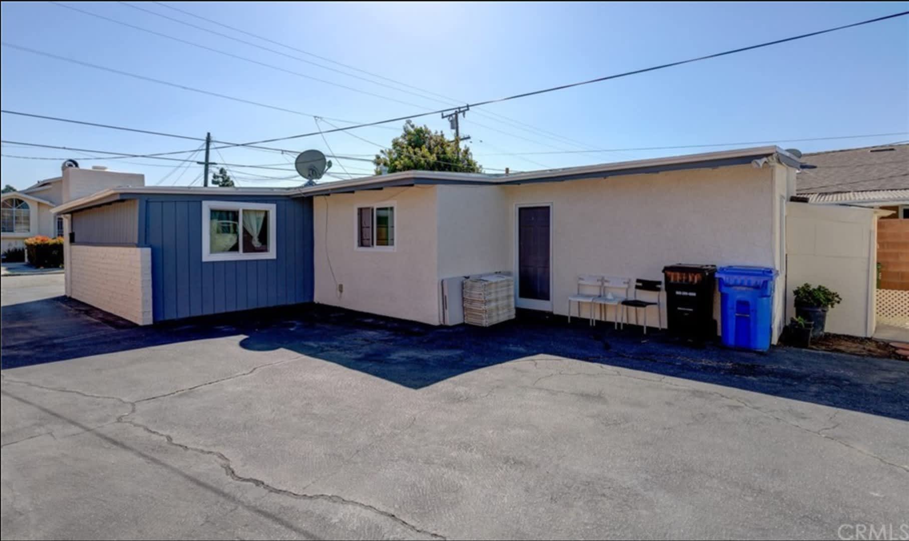 15627-15629 Freeman Avenue – photo 5