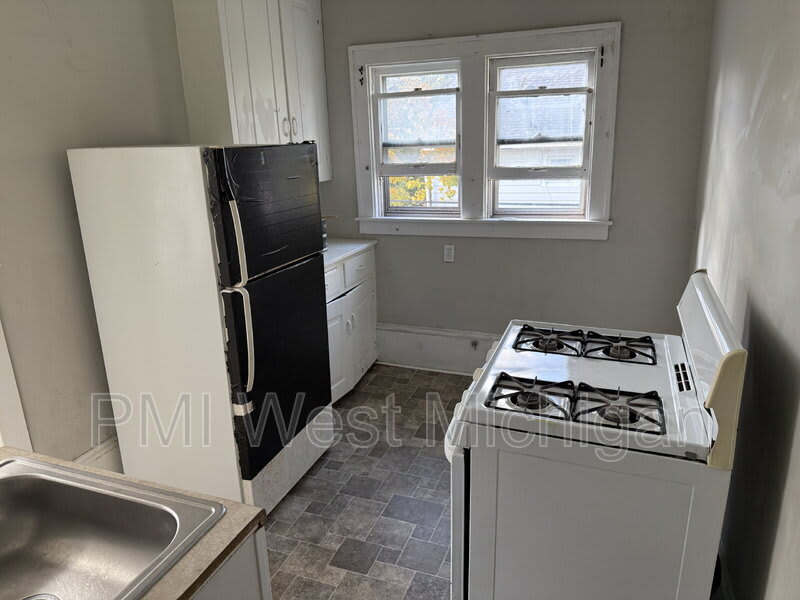 448 Thomas St SE – photo 4