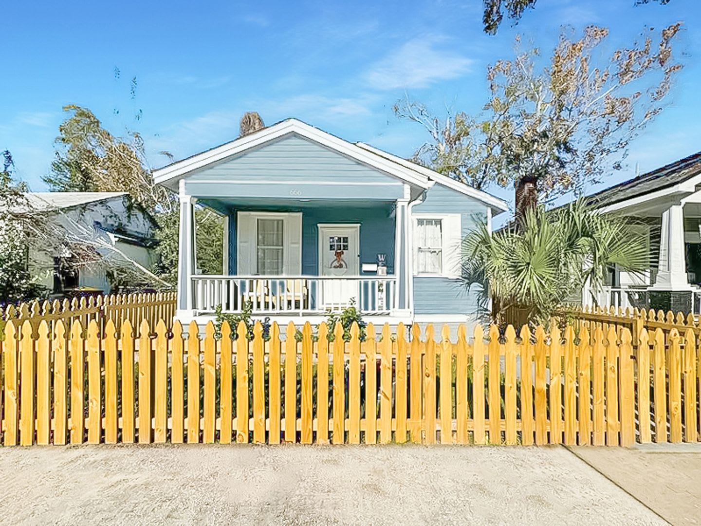 4 Bedroom 2 Bath Bungalow, in Forsyth Park- Available now!!! – photo 1