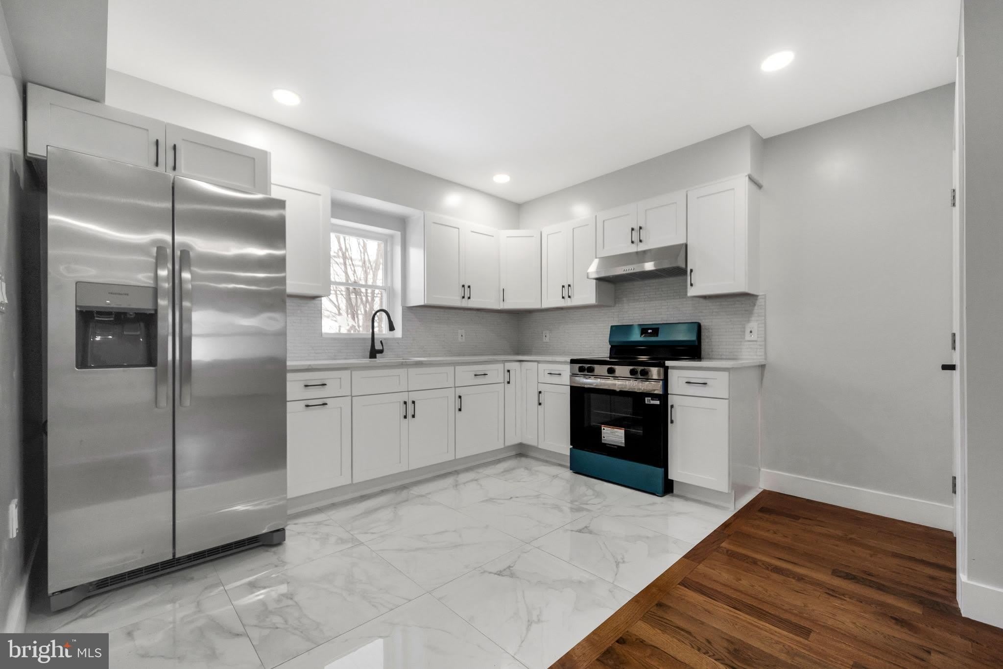 1119 THOMAS Street – photo 5