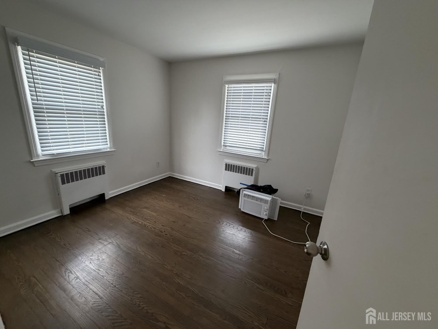 2729 Woodbridge Avenue – photo 5