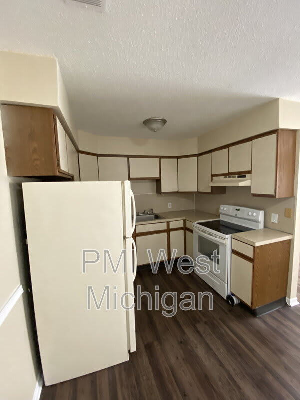 6065 In The Pines Dr SE – photo 4