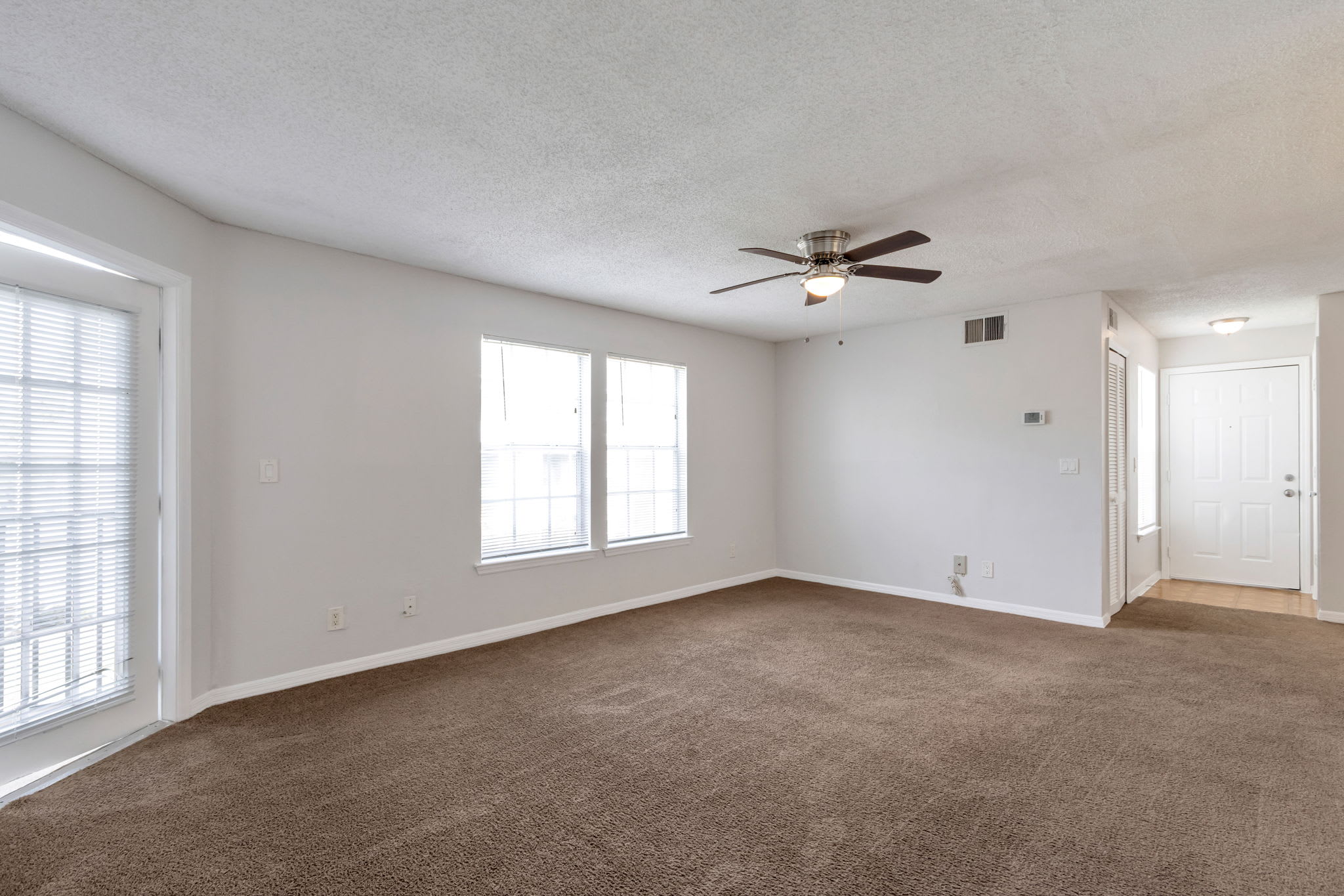 6136 Westgate Dr Apt 203 – photo 3