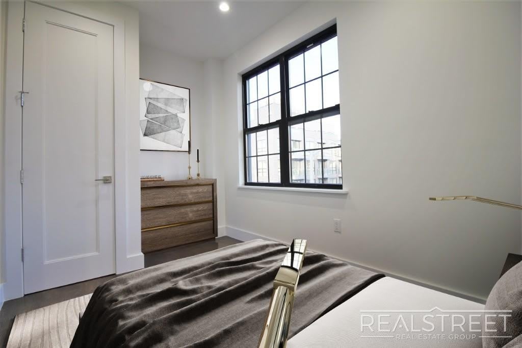 122 Thomas S Boyland – photo 3