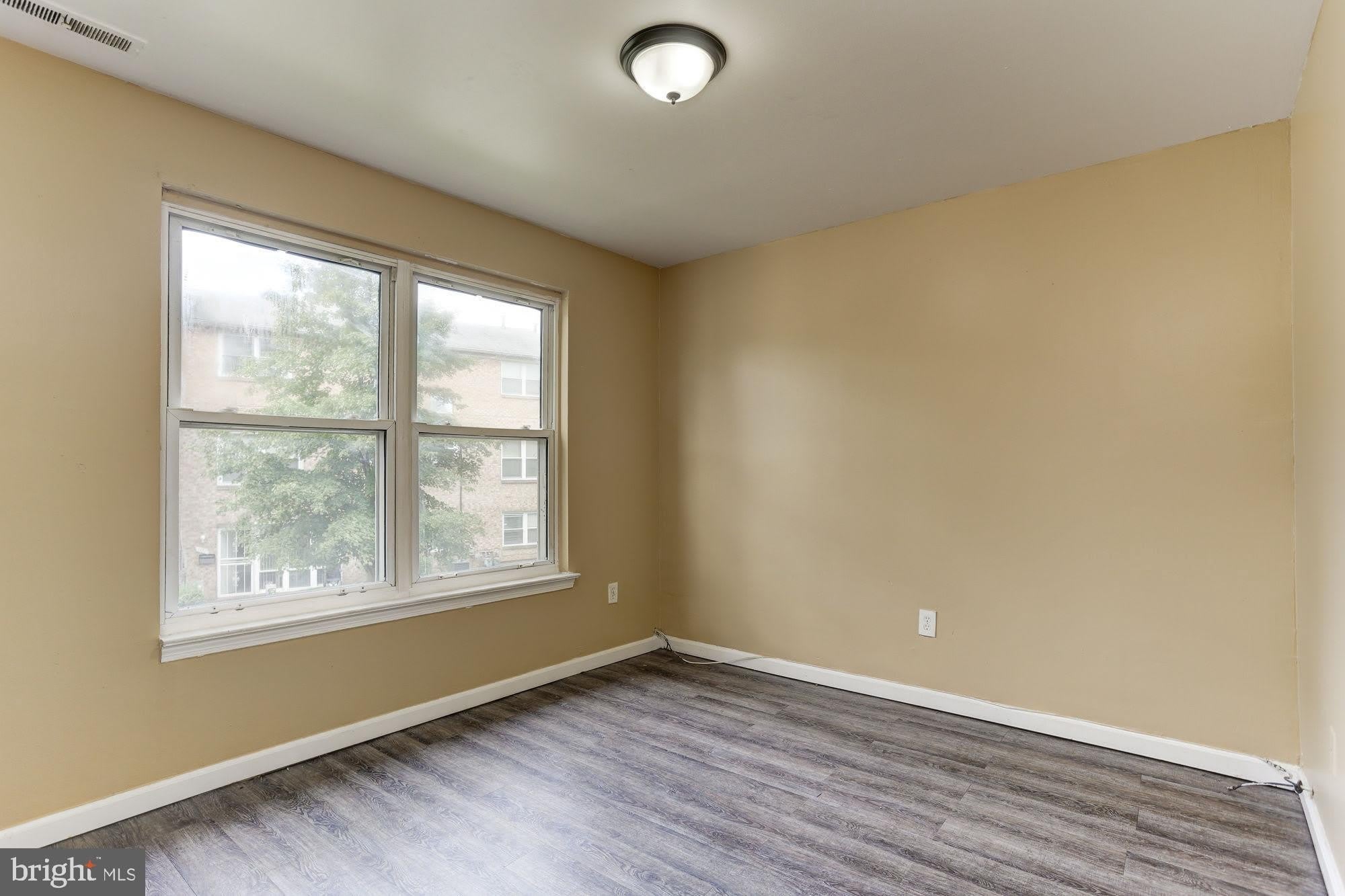 1925 ADDISON Road S – photo 4