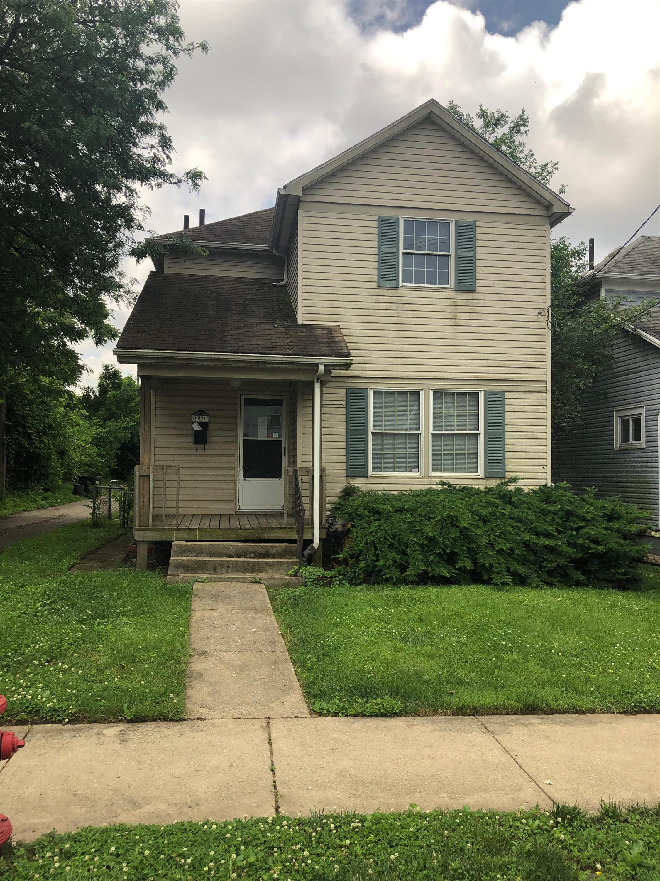 1820 Clarendon Avenue – photo 1