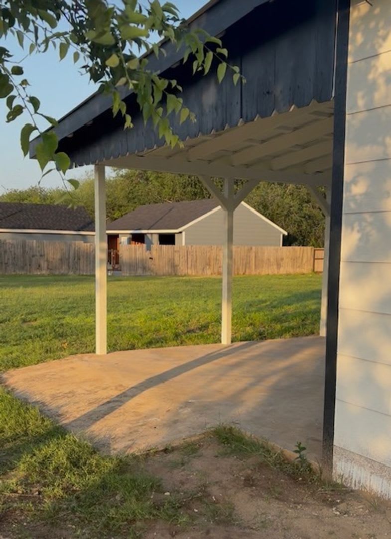1602 PENA ST CARRIZO SPRINGS TX 78834 – photo 5