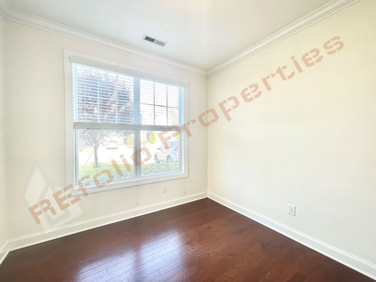 Beautiful 5 Bedroom End Unit Townhouse With 1St Floor Guest Suite And 3Rd Floor Loft Or 5Th Bedroom With Full Bathroom And Ev Charger In Garage In Overlook Amberly Cary Available Oct 5 – photo 4