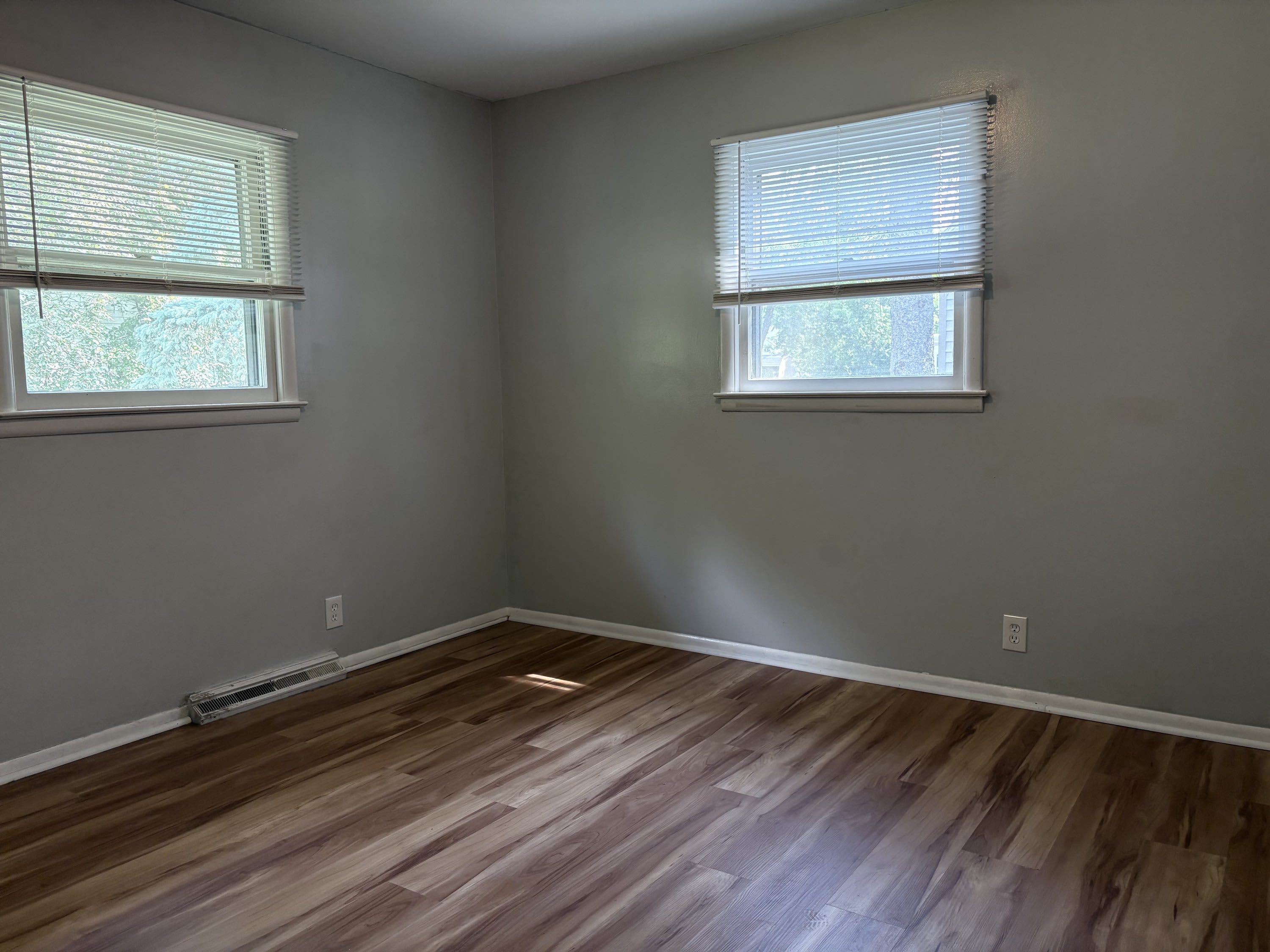 1524 Waldman Avenue – photo 5