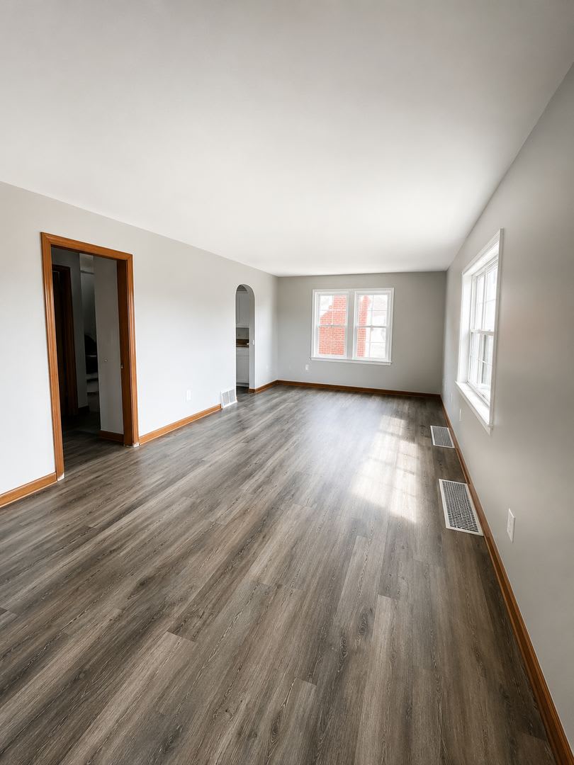 Bright & Spacious 3BR Home with Classic Hardwood Floors and Large Backyard! – photo 3