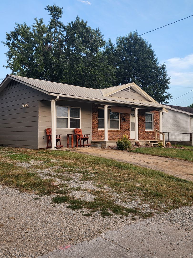 3 bedrooms, 2 bath, heated/cooled 28 x30 garage – photo 1