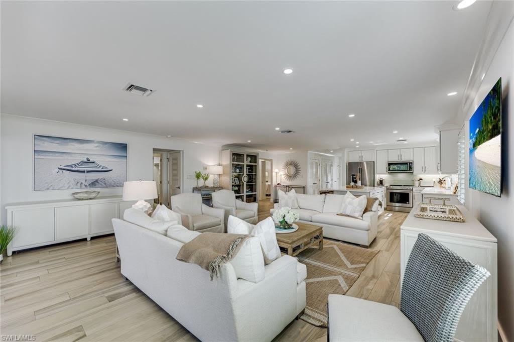 225 5th Ave S – photo 5