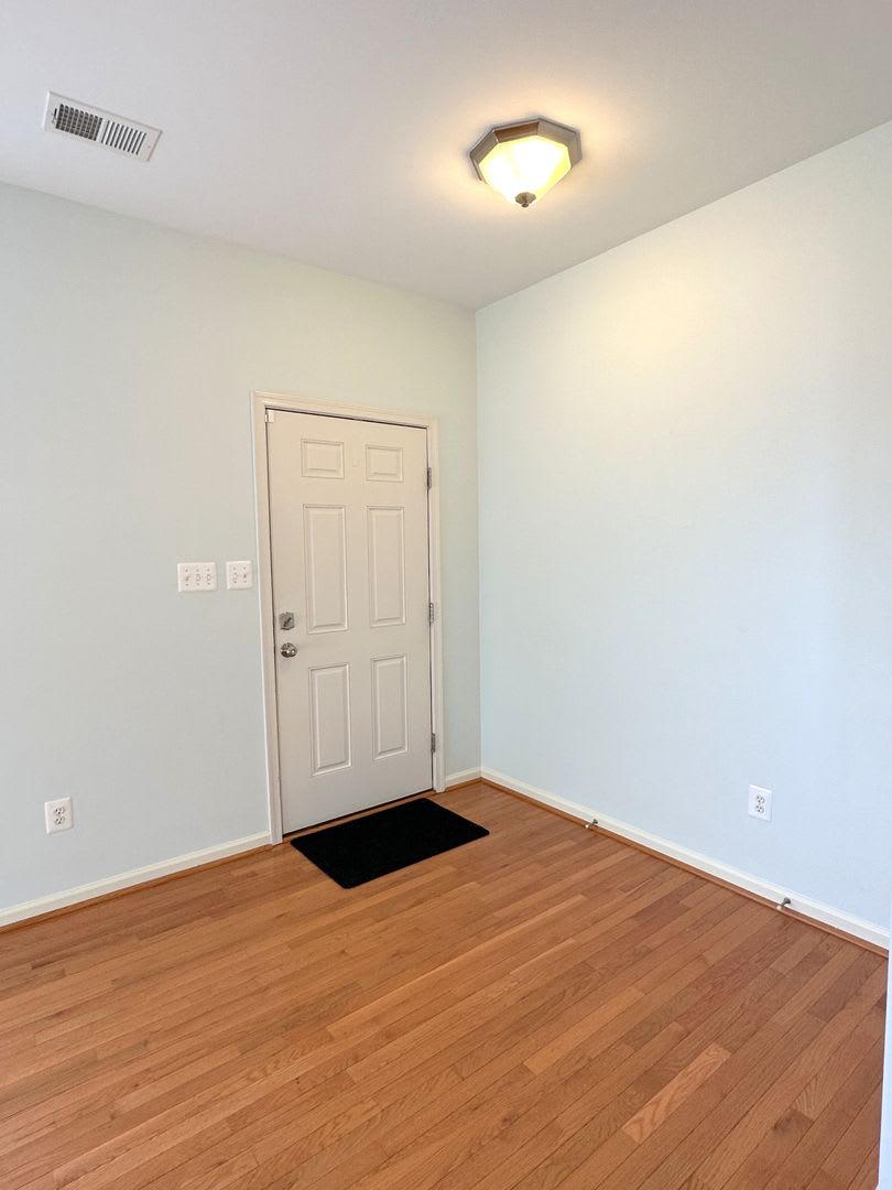 Beautiful 4 Bedroom 2.5 Bath SFH in Sought After Linton Crest Neighborhood For Rent! – photo 2