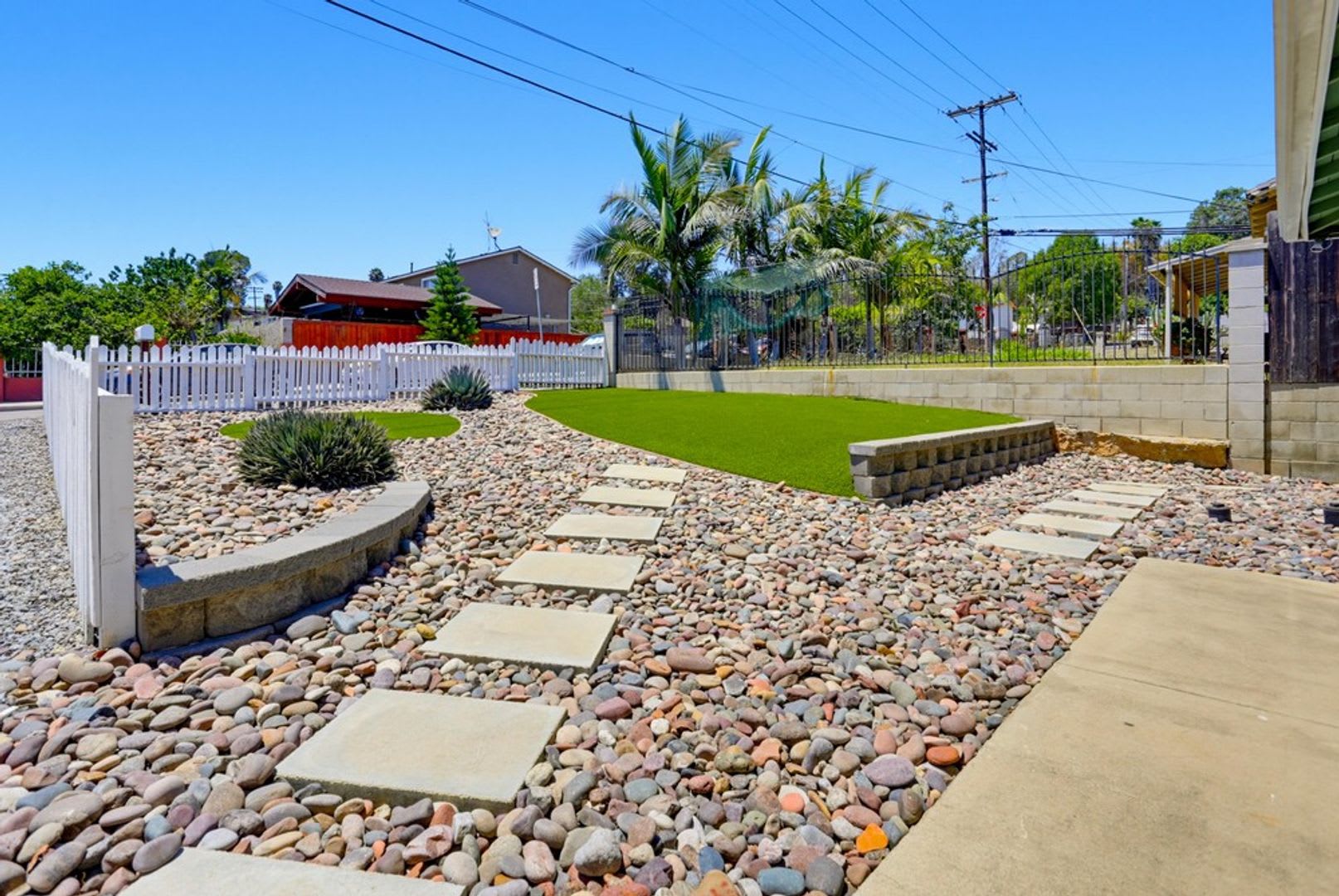 Beautifully Updated 3-Bedroom Home with Large Yard, Garage & Included Appliances! – photo 5